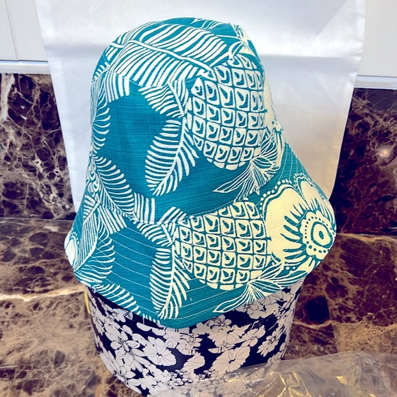 TRINA TURK~PINEAPPLE GARDEN-TALL CRUSHER BUCKET HAT-O/S-NWT - Picture 4 of 7